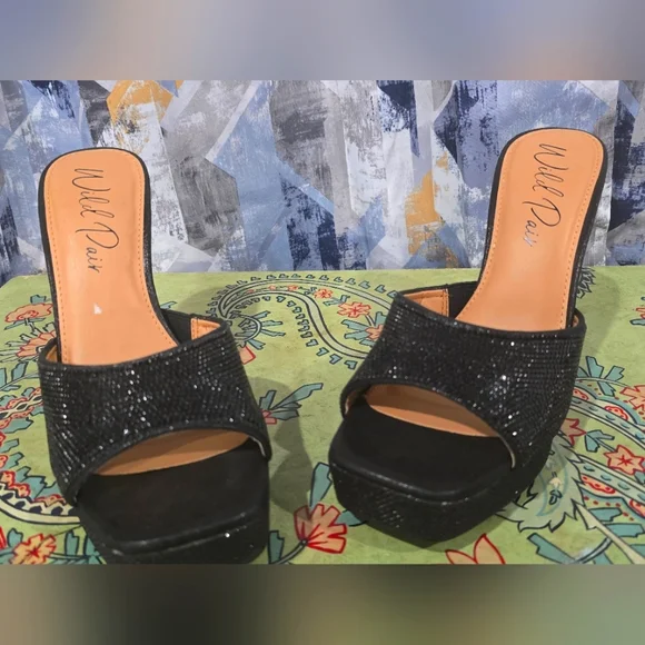 Black Heel Shoes - Picture 1 of 3